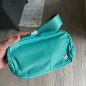 BRAND NEW - Lululemon Everywhere Belt Bag 1L - Paradise Green